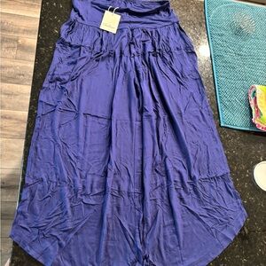 Chic blue flowy capris